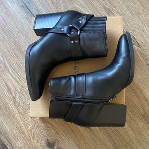 Black Women’s booties size 8